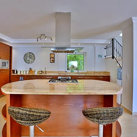 Luxury Close To The *