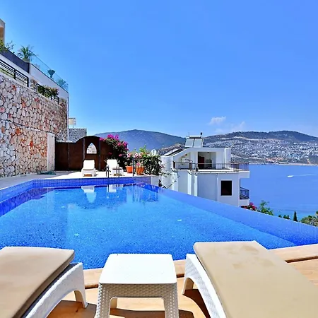 Luxury Close To The Villa